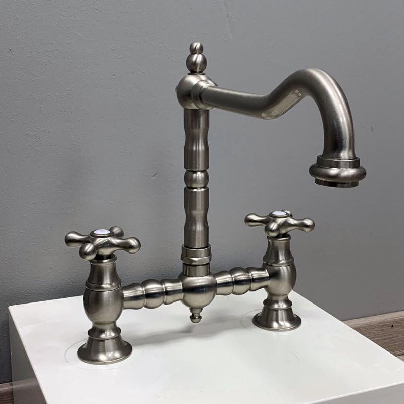 PB Носталгичен кухненски смесител с винтидж чучур и звездовидни ръкохватки PBN.RVS.H.ST