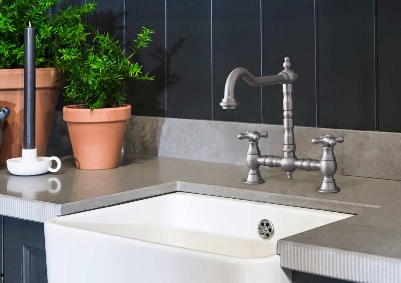 PB Носталгичен кухненски смесител с винтидж чучур и звездовидни ръкохватки PBN.RVS.H.ST