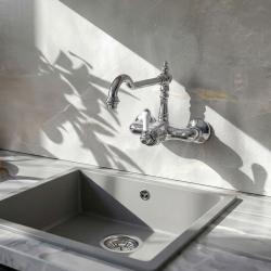 Носталгичен кухненски кран Hermitage R стенен смесител Хром 10.9021