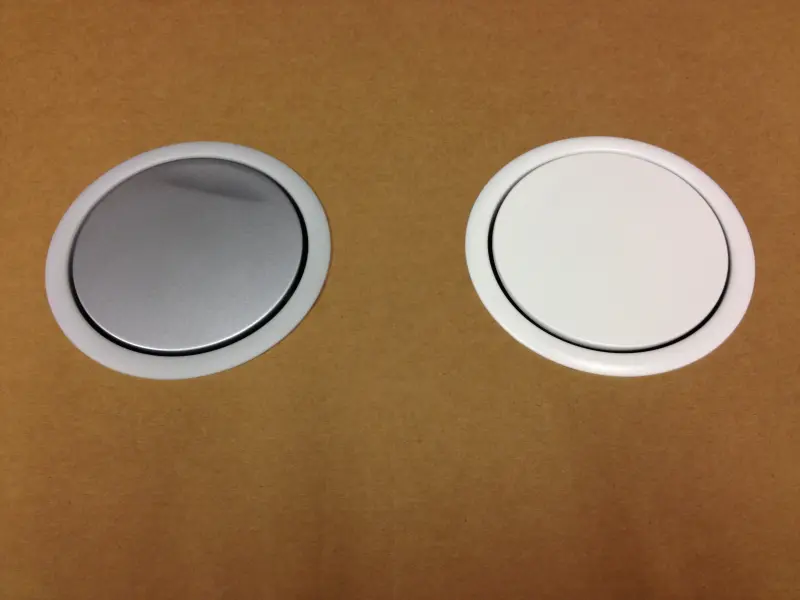 EVOline Port 3 Потъващ контакт с бял капак