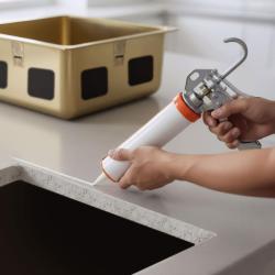 Безкиселинно силиконово лепило за мивки от неръждаема стомана, за монтаж под плота