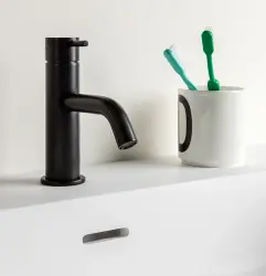 Waterevolution Flow смесител за умивалник в матово черно T110PR