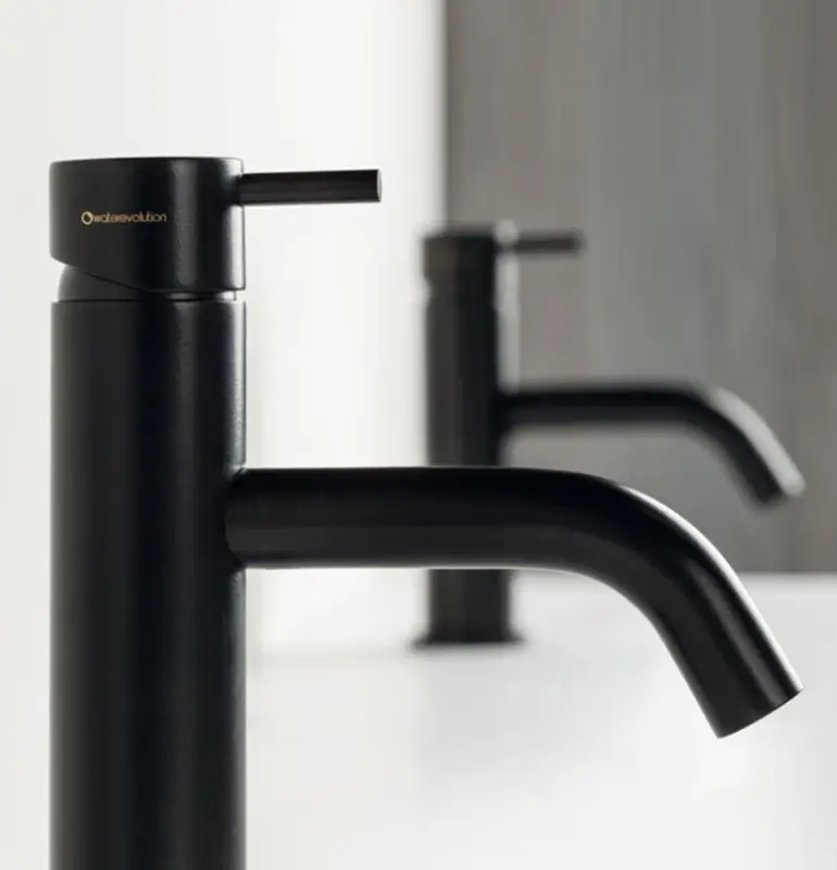 Waterevolution Flow смесител за умивалник в матово черно T110PR