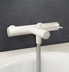 Waterevolution Flow батарея за вана с ръчен душ комплект в матово бяло T130BR