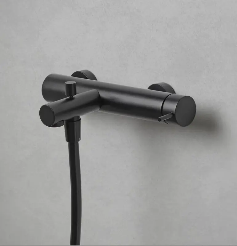 Waterevolution Flow батария за вана с ръчен душ комплект матово черно T130PR