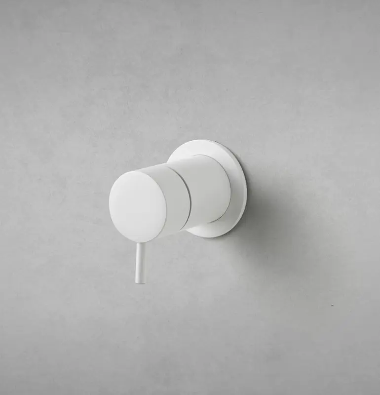 Вграден душ-термостат Waterrevolution Flow с кръгла розетка в матово бяло T142TBBR