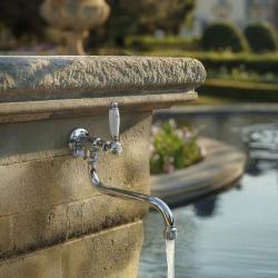 PB класически стенен чешмич за фонтан с бяла ръкохватка за студена вода и дълъг нос хром 1208853612