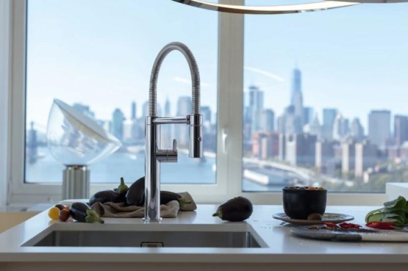 Franke Pescara Semi Pro L Кухненски смесител с подвижен чучур, хром 115.0393.975