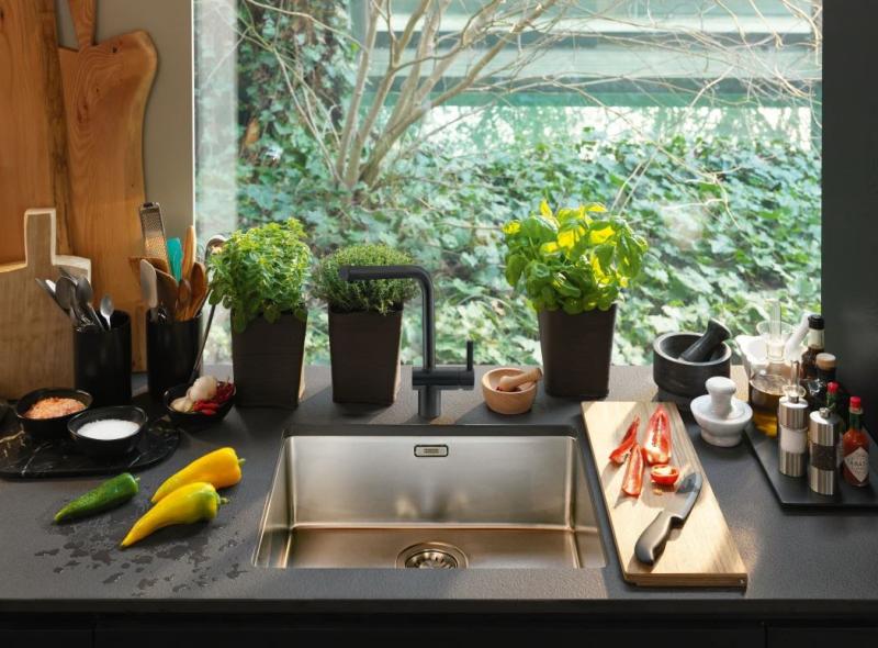 Franke Atlas Neo Кухненски смесител с въртящ се чучур, черен мат 115.0550.424