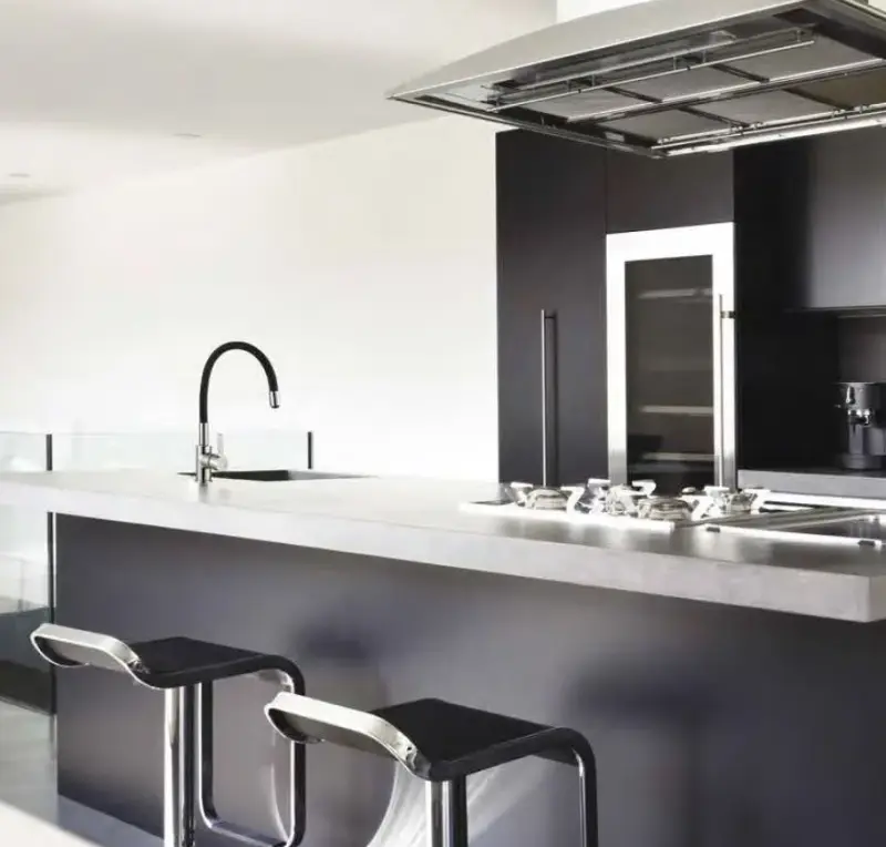 DEMM Кухненски смесител със завъртащ се чучур в хром/черно 1208947023