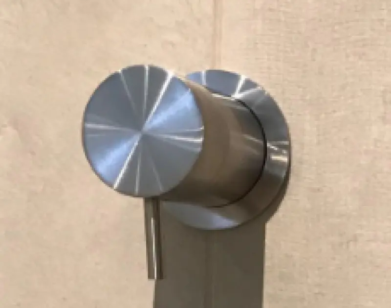 Вграден превключвател за вода с две посоки Waterrevolution Flow, изработен от матиран месинг с кръгла розетка T1482RLE