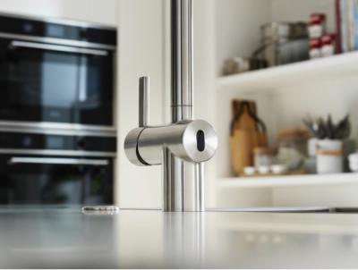 Franke Atlas Neo Сензорен кухненски смесител с издърпващ се чучур, inox 115.0625.523