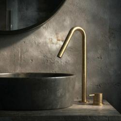 Водна революция Flow 2-дупков смесител за умивалник от патиниран месинг с висок V 120mm излив T1122VLE