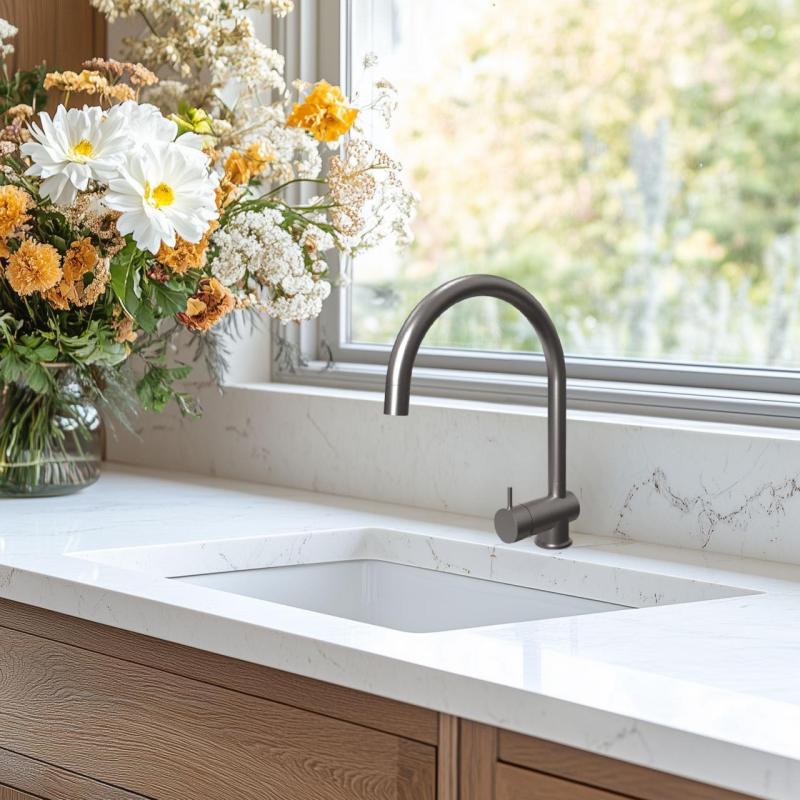 Waterevolution Flow кухненски смесител PVD Gun metal с издърпващ се чучур T155GME