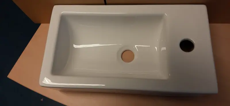 OUTLET Blusani Flow фонтан, гланцово бяла керамика, за монтаж отдясно, 45x26x13 см