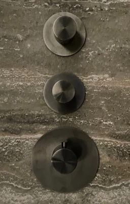 SB 316 AESTHETICS Кръгъл вграден термостатичен смесител с 3 изхода с превключвател и спирателен клапан PVD пушка метал брашнат 1208954952