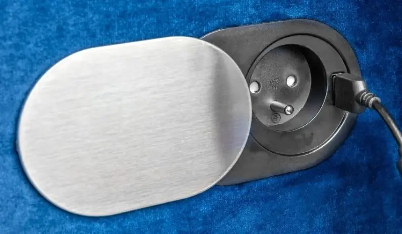 Вграден кухненски контакт Indux Slide със защитна заземяваща система в работната плота с USB и контакт, цвят - неръждаема стомана 1208957392