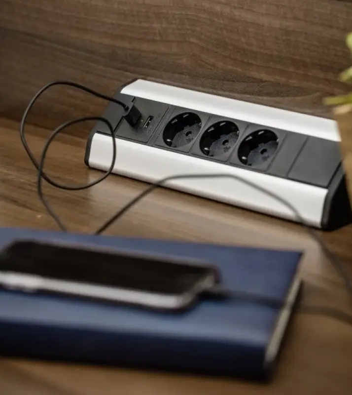 Indux Corner Кухненск ъглов контакт с 3 гнезда и 2 USB зарядни 1208957431