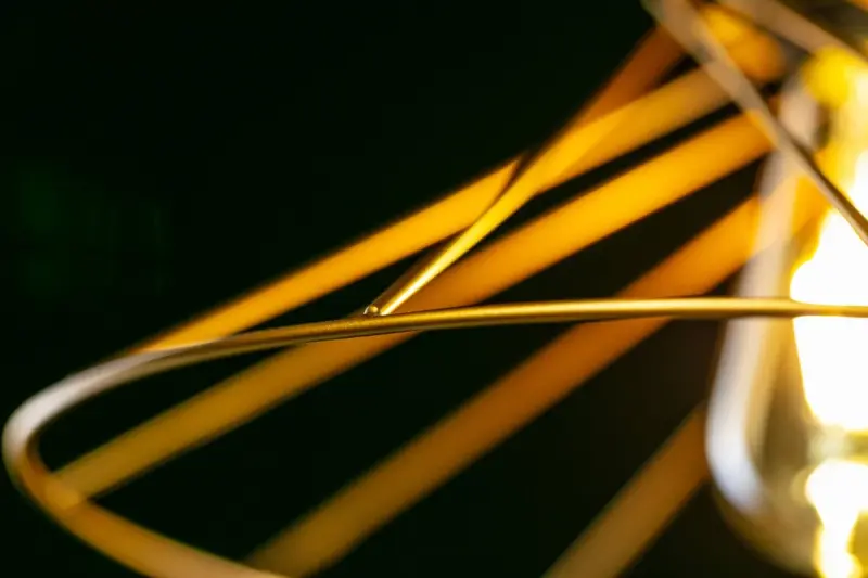 Декор Tilia модерен златен декоративен лампион с висяща жица 7863