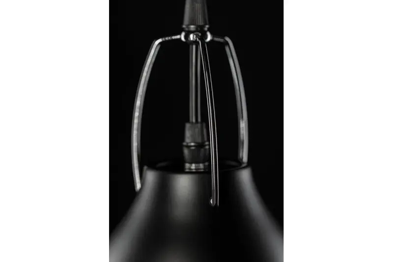 Декоративен ориенталски конусовиден метален абажур в черно с контрастираща бяла вътрешност 4475