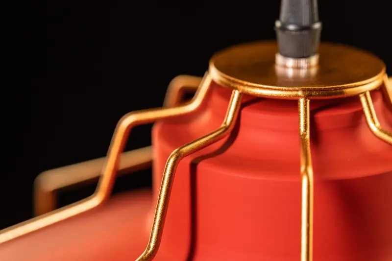 Декоративна червена лампа за окачване Goa с декоративна златна рамка 3536