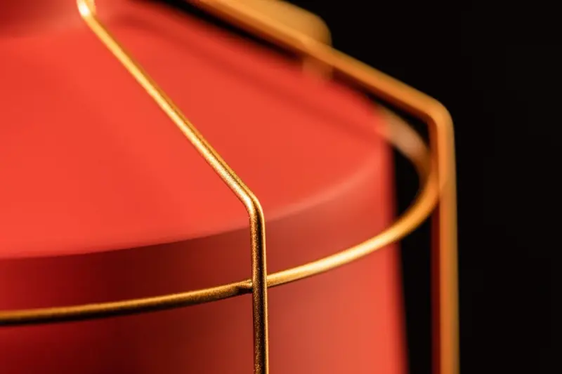 Декоративна червена лампа за окачване Goa с декоративна златна рамка 3536