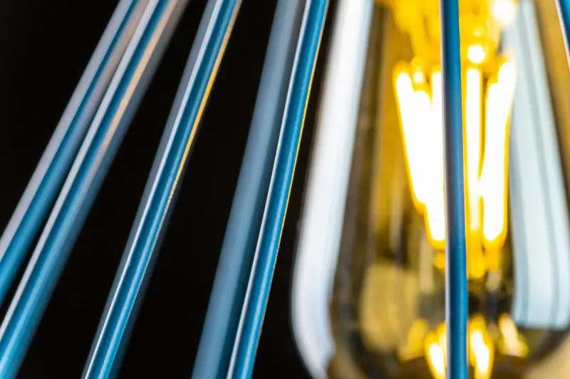 Декорация Tess, синя метална конусообразна лампа за окачване от жица 2578