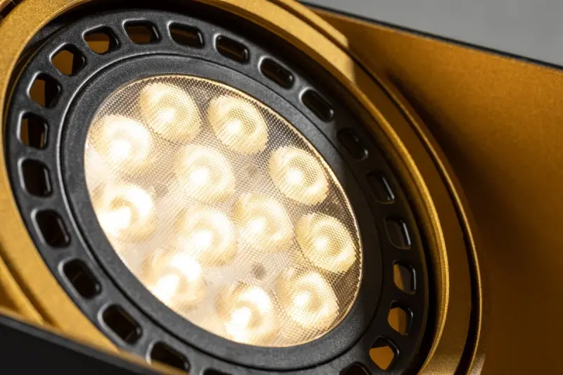 Декор Версо черен златен таванен аплик с движеща се глава два светлинни източника 4212