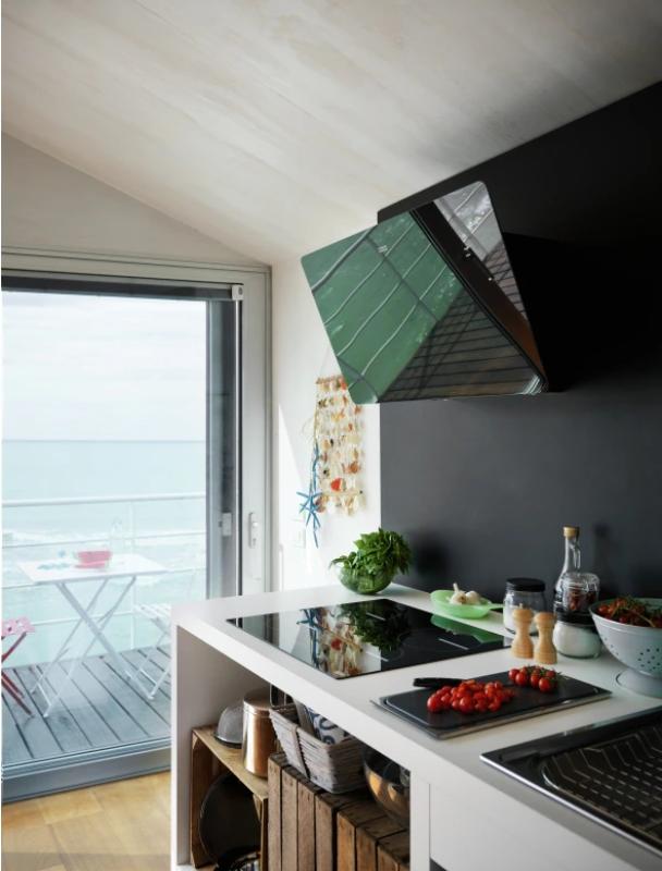 Franke Smart вертикален черен стъклен аспиратор 80см 110.0377.735