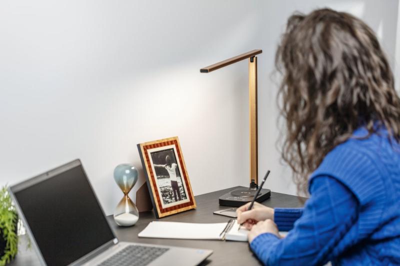 Decor Настолна лампа Bressi 8W 450lm AC220-240V 3-CCT Безжично зареждане USB PF>0 5 RA>80 Черна / Златна 1208962479