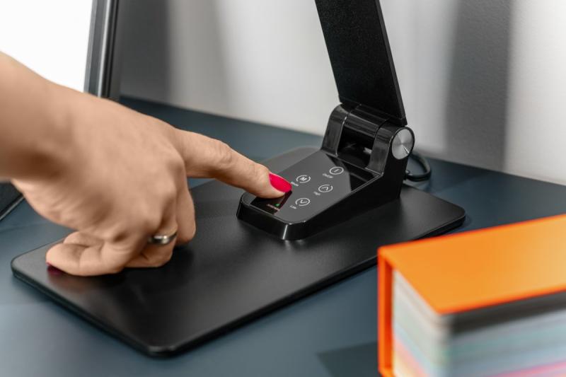 Decor На български: Настолна лампа Loneos 12W 700lm AC220-240V 3-CCT 5 степенно затъмняване RA>80 USB черна 1208962502