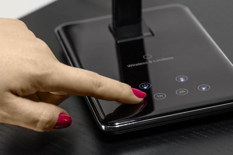 Decor На български: Настолна лампа Tritton 6W 340lm AC220-240V 4-CCT Безжично зареждане USB PF>0 5 RA>80 черна 1208962518