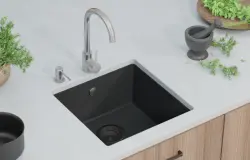 GraniteMy Универсална черна мивка от гранит 40x40 cm, монтаж под, над и на нивото на плота, черена цедка 1208967112