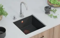 GraniteMy Универсална черна мивка от гранит 40x40 cm, монтаж под, над и на нивото на плота, медна цедка 1208967114
