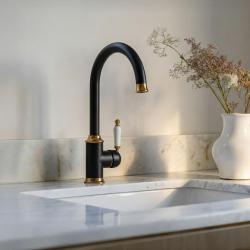 Quadri Worksop Класически Носталгичен Черен с PVD Медно Покритие Кухненски Смесител с Керамична Дръжка 1208967723