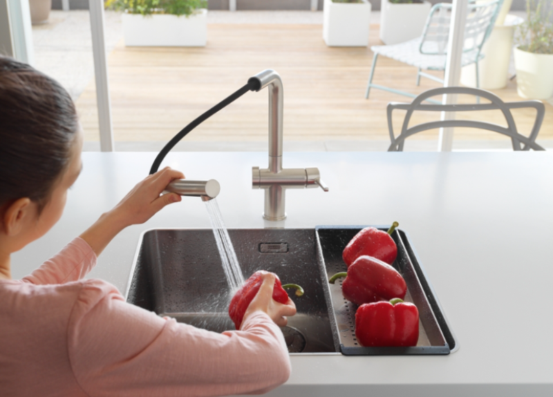 Franke Active Twist Едноръкохватков Смесител Външна Обработка от Неръждаема Стомана с Изтеглящ Се Улей и Интегрирано Управление на Отпадъци 115.0653.505