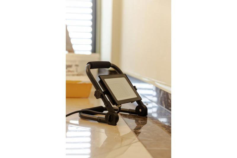 НЕЛИ Преносим рефлектор, LED, 50W, 4500lm, 6400K, AC220-240V, IP65, 1,5м кабел