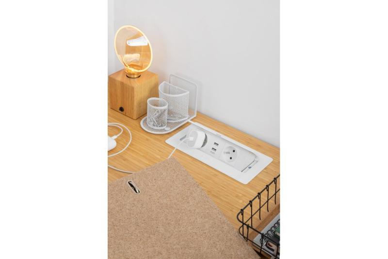 Мек изтеглящ се модул за контакти.