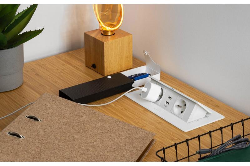 Мек изтеглящ се модул за контакти.