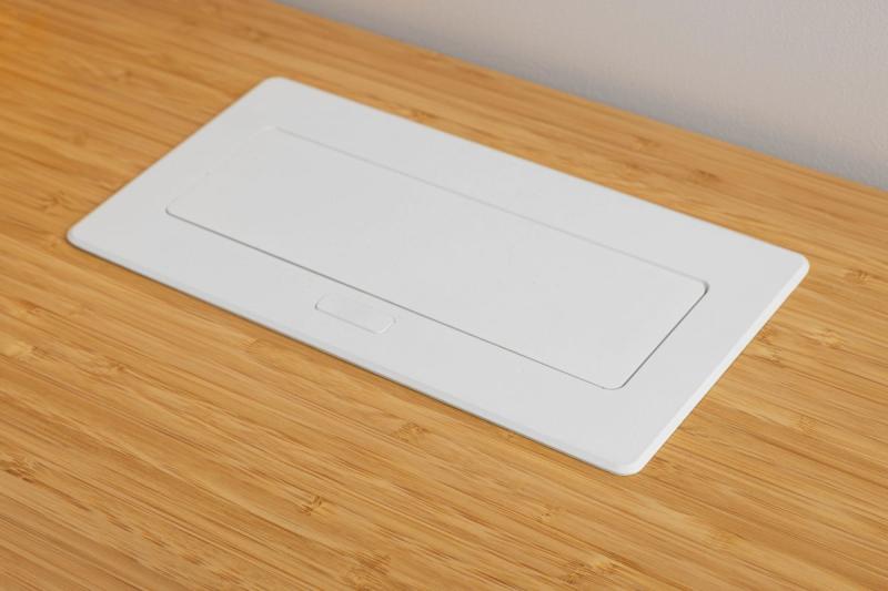 Мек изтеглящ се модул за контакти.