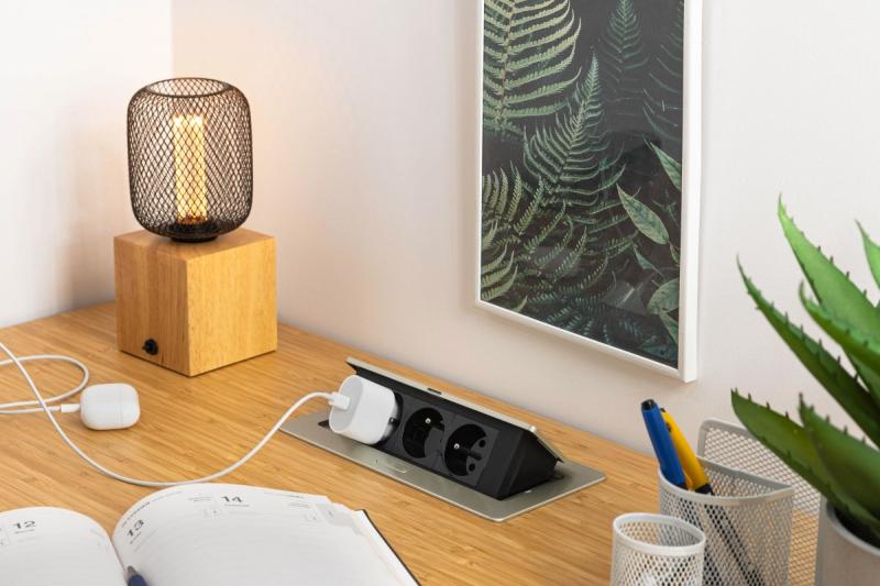 SOFT изтеглящ се контактен блок, захранващ кабел 1,5 м