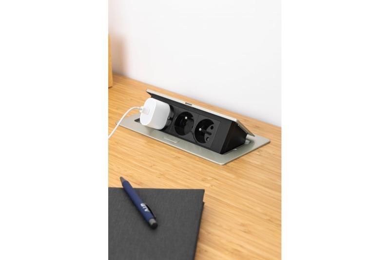 SOFT изтеглящ се контактен блок, захранващ кабел 1,5 м