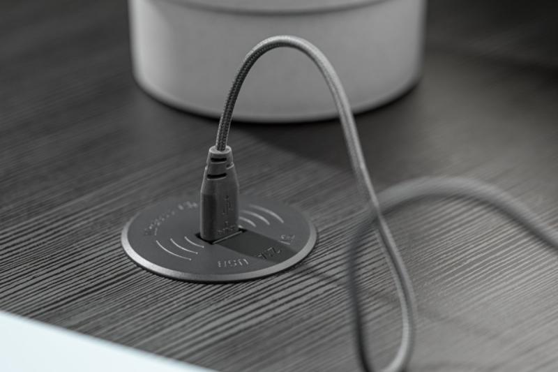 Безжично зарядно устройство с бързо зареждане, вградено, черно