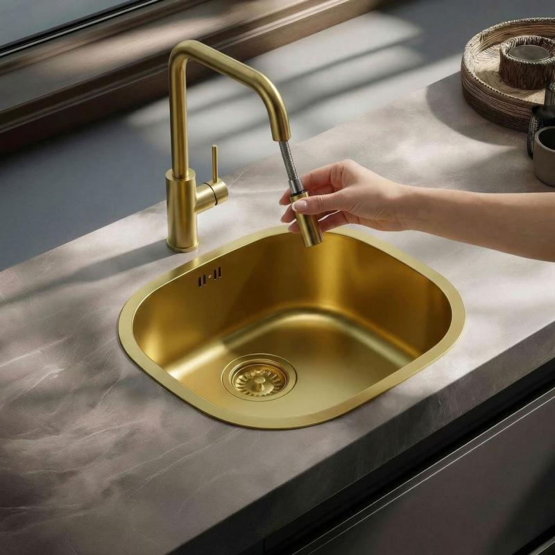 Pure.Sink Luxion Златен кухненски кран квадратен с изтеглящ се излив PLXSQUA-60