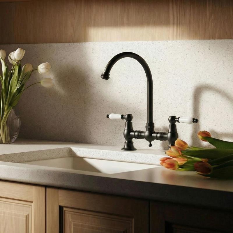 Aquanello Heritage Manor Класически кухненски кран в носталгичен стил „Бридж“, черен с бяла дръжка и кръгла изливка BL-4001-HA