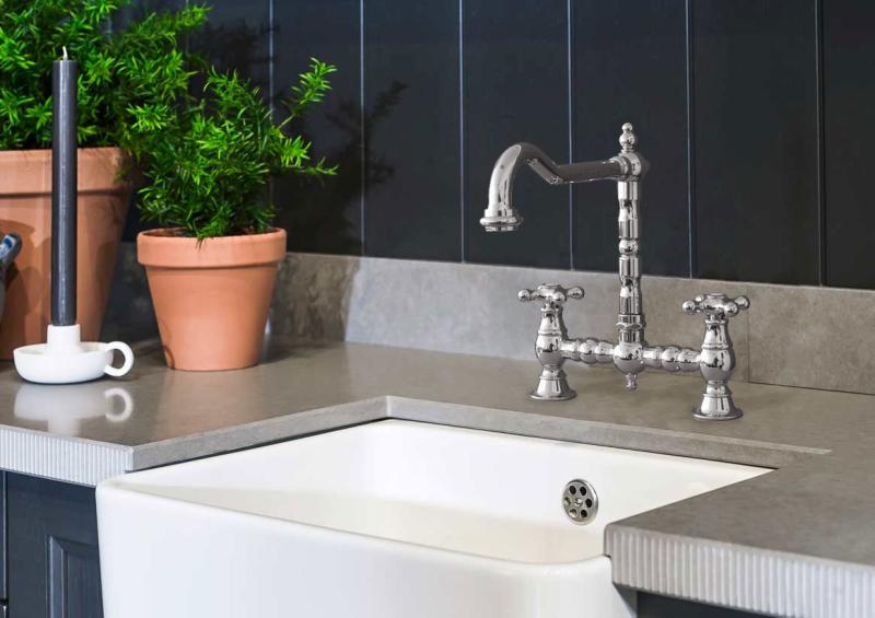 PB Носталгичен кран за кухня в цвят хром с винтидж чучур и кръстовидни ръкохватки PBN.CHR.H.ST