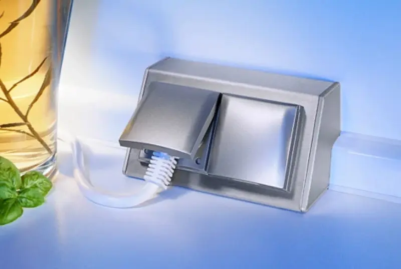 Контактна кутия с 2 гнезда, оборудвана с капаци ST3900